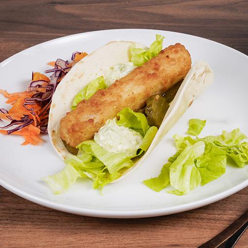 Tortillat Fish'n Chips rolleilla ja hernekastikkeella